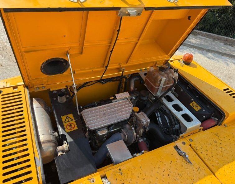 JCB 210 XLC **EPIROC HAMMER**